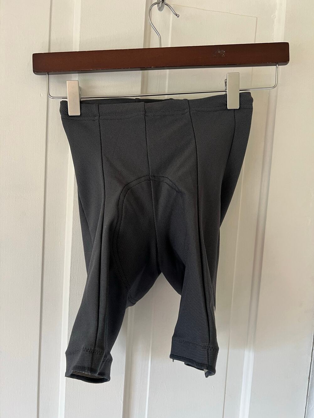 NWT Sugoi women's xs technifine ultimate stretch padded bike shorts gray cycle